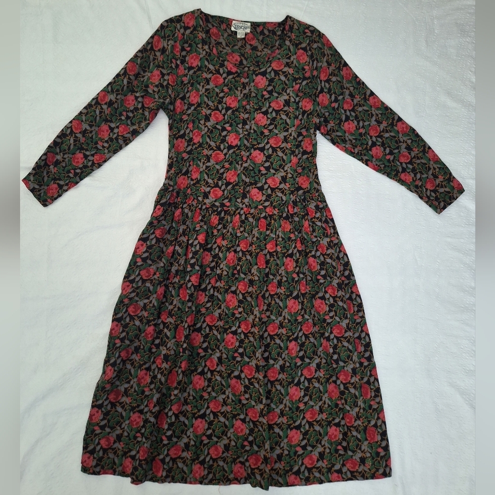 VINTAGE COPYRIGHT Elegant Floral Long Sleeve Dress in Black and Red